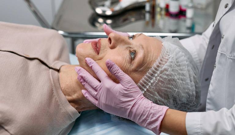 Nov hit lepotni poseg med Ljubljančani: Injekcija, ki topi maščobe