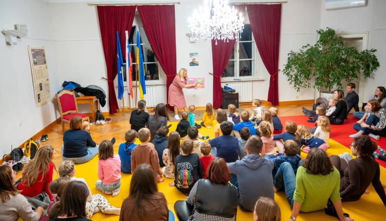 FOTO: Grajski pravljični večer navdušil v beltinskem gradu