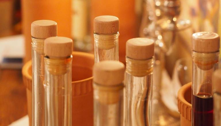 Na Štajerskem tat ukradel 70 litrov žganja