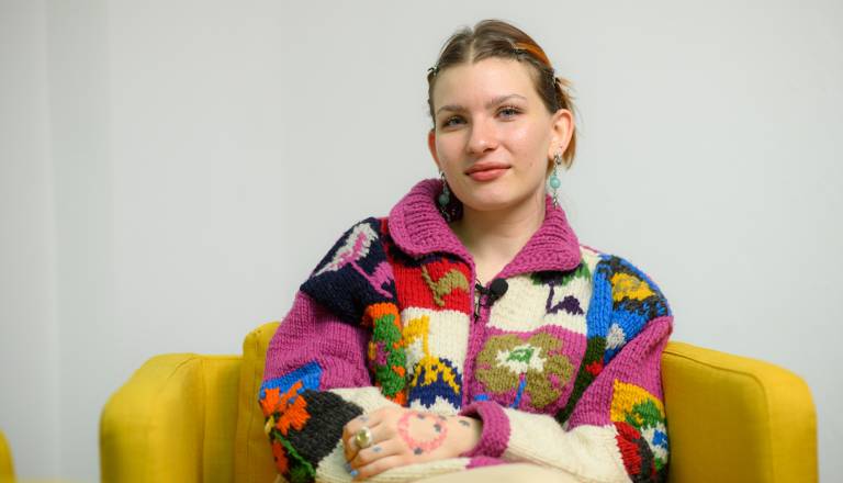 Ptujinfo podkast #20: Vizualna umetnica in tetoverka, ki se je iz tujine vrnila na Ptuju: »Če bomo vsi odšli, se tukaj ne bo nič spremenilo«