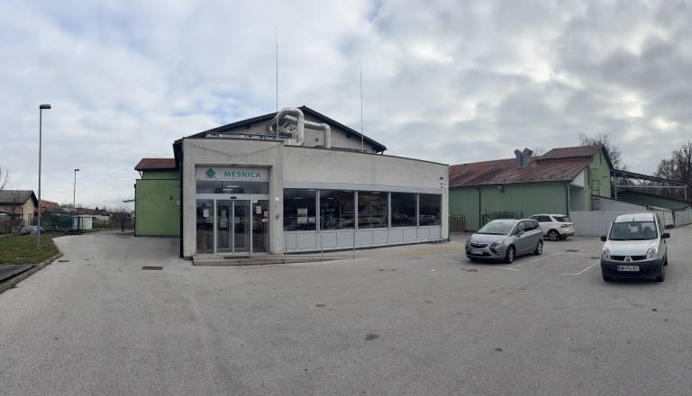 FOTO: Tatovi odnesli skoraj dve toni mesa, kdo stoji za vlomom v Račah?