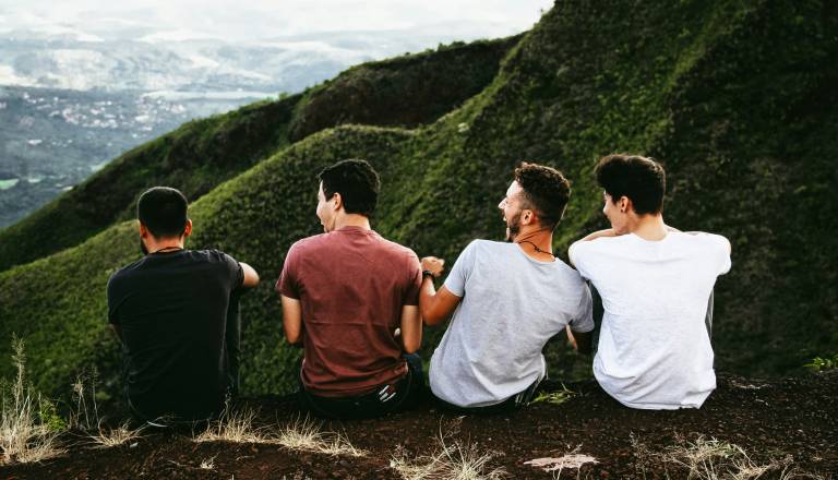 Na mednarodni dan moških: V Sloveniji več moških kot žensk, skoraj polovica jih je samskih