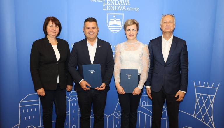 V Lendavi podpisana gradbena pogodba za obnovo nogometnega igrišča