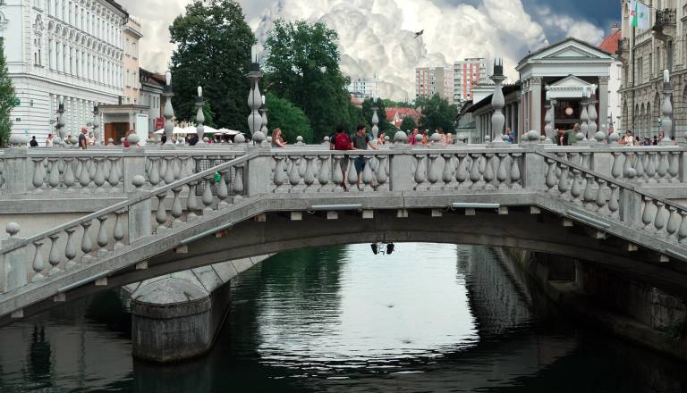 Kako preprečiti izumiranje slovenskega naroda? Državni svet pripravlja nov posvet o demografskih izzivih