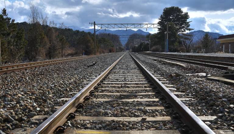 Še en incident na železniškem omrežju, namerno prerezali žične mehanizme