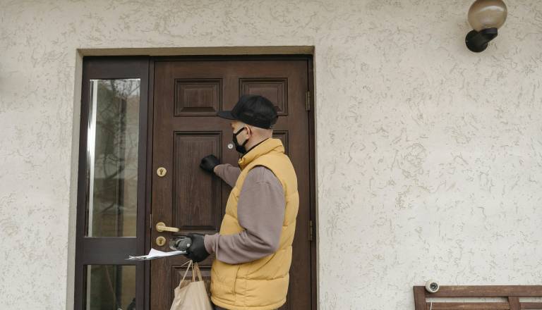Previdno na Brodu: Moški prodaja drago posodo in sprašuje po zlatu