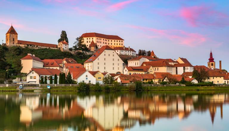 Kam ta konec tedna? Ptuj v znamenju Eve Boto, skrivnostnih rovov in ustvarjalnosti