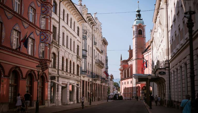 Ob 15. uri bodo iz tega razloga zvonovi zazvonili po državi