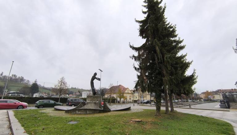 FOTO in VIDEO: Zveni neverjetno, vendar ... Nigrad posekal napačno ...