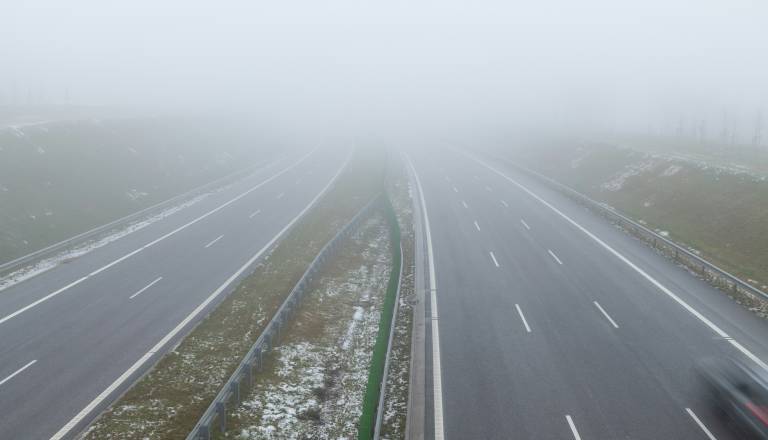 Vozniki, previdno! Razlita nafta upočasnila promet na štajerski avtocesti