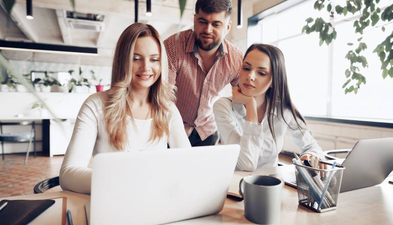 Zgrabi priložnost! Iščemo sodelavce za novinarsko delo v uredništvu na Gorenjskem