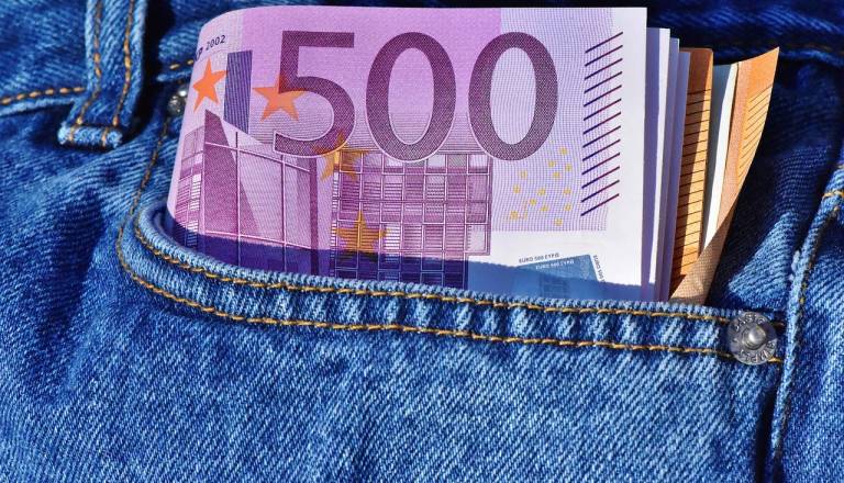 Oster komentar zakoncev Južna: »Plače gor, socialne podpore dol!«