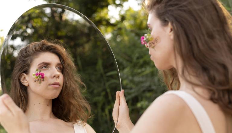 Usodni dan leta: zvezde pritiskajo, maske padajo, resnica prihaja na plan