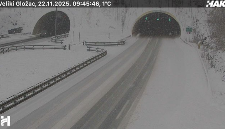 Sneg povzroča kaos na Hrvaškem, ena glavnih avtocest popolnoma zaprta