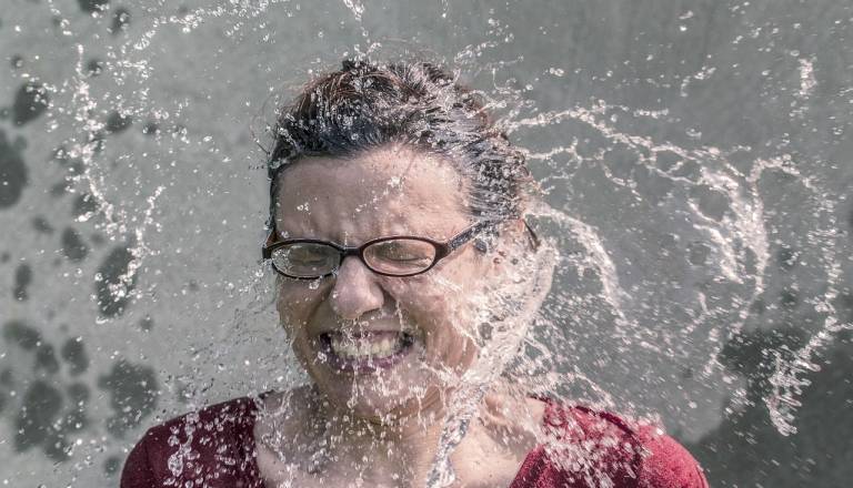 Biki in kozorogi, pozor! Zvezde za danes napovedujejo finančni šok