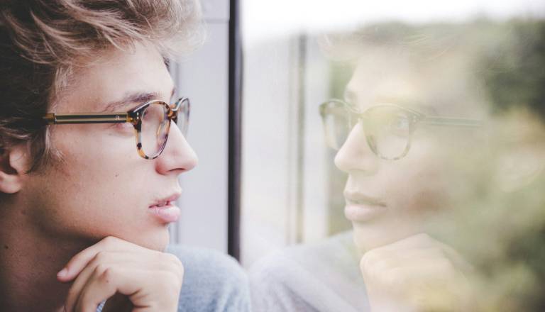 Zvezde pritiskajo, maske bodo padle, resnica bo prišla na plan