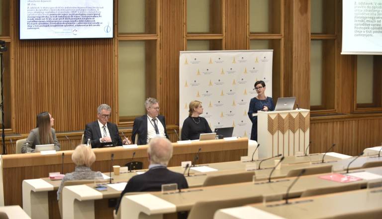 FOTO in VIDEO: Slovenija pred demografskimi izzivi: Ali smo res na poti k izumrtju naroda?