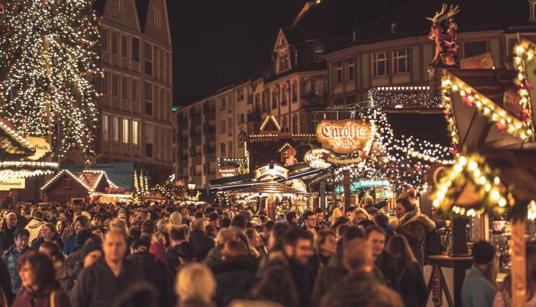 Kdaj bodo v evropskih mestih v bližini letos zasvetile praznične lučke? Na Dunaju že od začetka novembra