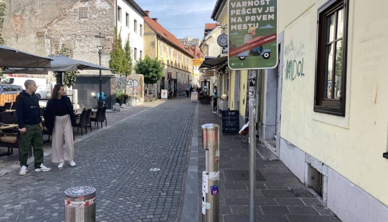 Ljubljančani opozarjajo na paradoks: Imamo peš cono, ki v resnici ni samo peš cona