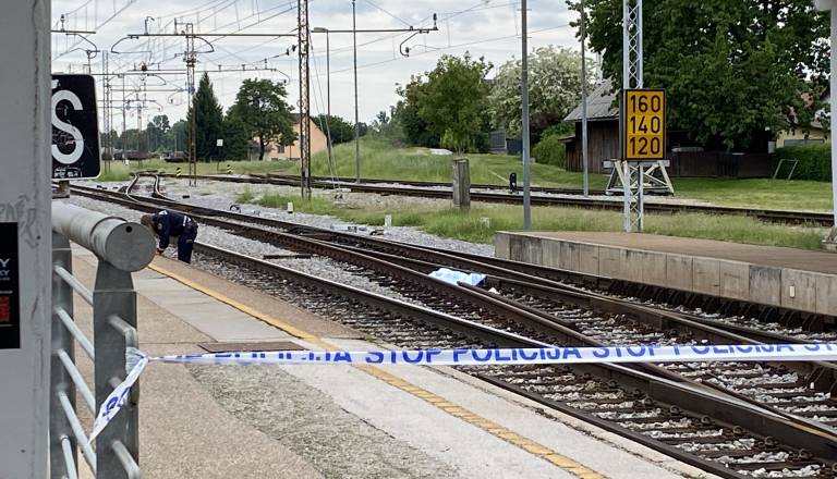 Zaradi večkratnega ogrožanja železniškega prometa štajerski policisti prijeli mladoletnika