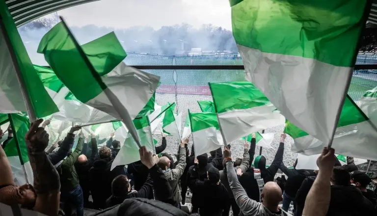 Olimpiji zaradi navijačev naložili 5360 evrov kazni, Mariboru pa več kot 14 tisoč evrov!