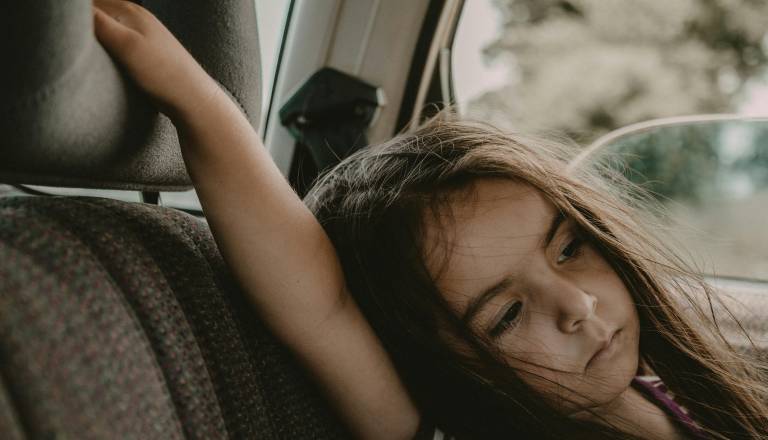 Ob dnevu boja proti nasilju poziv: Ženske in deklice morajo biti varne