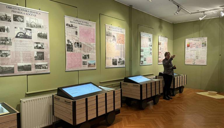 FOTO in VIDEO: Sledi premoga: Nova razstava, ki oživlja 170 let rudarske zgodovine Kočevja