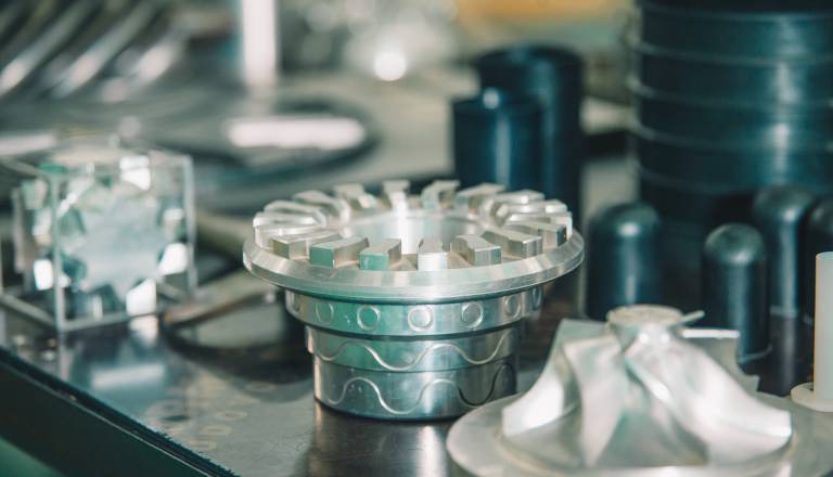 Odtujena prikolica z večjo količino kovine, lastniki bi lahko izgubili 90 tisoč evrov