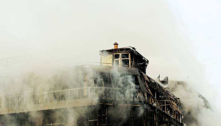 Požar v Gradcu: Ogenj zajel streho hotela pri glavni železniški postaji