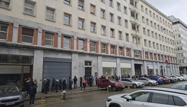 Veliko zanimanje za spominske kovance ob obletnici rojstva Mikija Mustra, tako dolga vrsta je bila pred Banko Slovenije