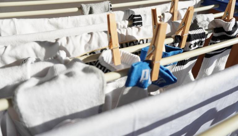 Ta napaka pri sušenju perila vas lahko drago stane