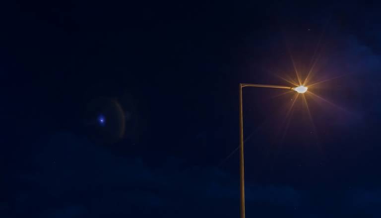 Nenavadno utripanje ulične razsvetljave v Rakičanu