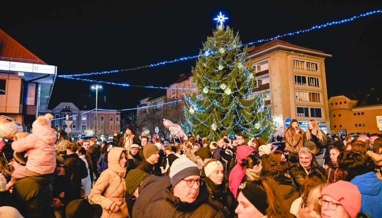 FOTO in VIDEO: V Mariboru že zasvetile praznične lučke
