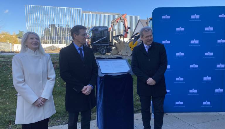 FOTO in VIDEO: Vlada na obisku: Položili temeljni kamen za širitev in obnovo Fakultete za zdravstvene vede v Mariboru