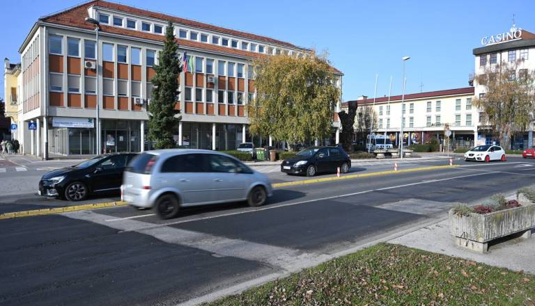 Osojnikova cesta po sanaciji še vedno dviga prah. Rešitev v pripravi?