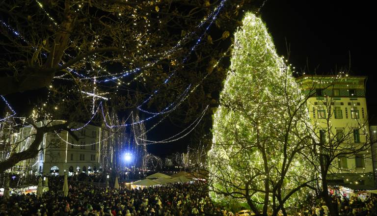FOTO in VIDEO: V Ljubljani zasvetile praznične luči