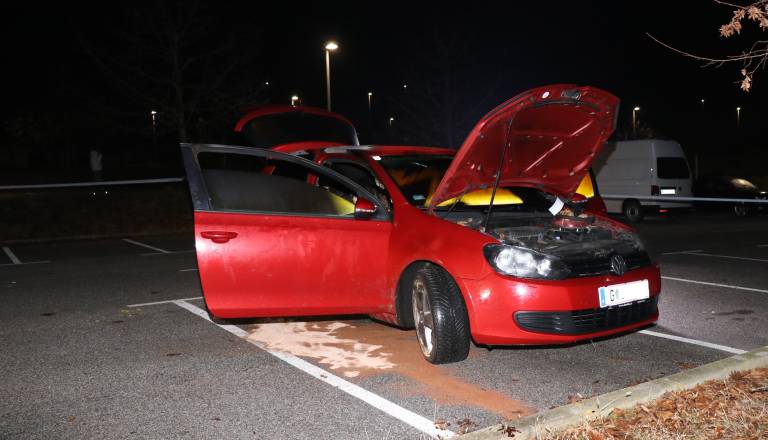 Ste videli ta avto? Osumljenec naj bi se gibal na območju, kjer policija zdaj intenzivno išče pogrešano Avstrijko