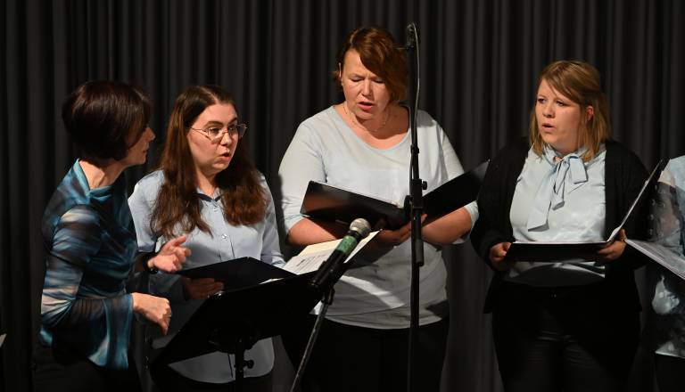 FOTO in VIDEO: Dobrodelni koncert Pesem za svetli trenutek napolnil Puconce s toplino in glasbo