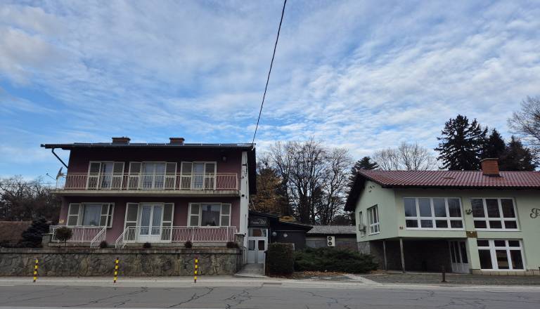 Hudo nasilje v beltinski diskoteki: Romi resno poškodovali varnostnika, incident se nadaljeval v bolnišnici