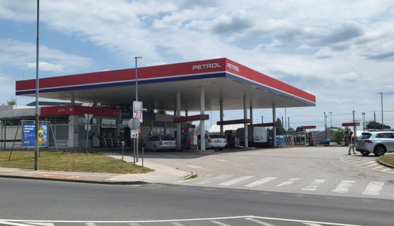 Tankajte danes. Prihaja podražitev pogonskih goriv ...