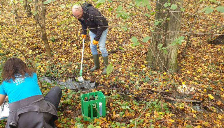 Nihče ne ve, kaj izteka iz bioplinarne v Ormožu, a odpadki naj bi se še kar dovažali