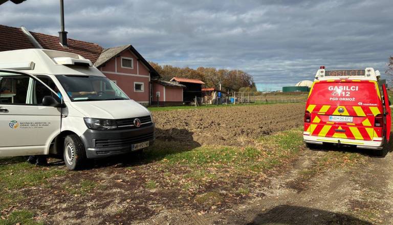 FOTO in VIDEO: Po le enem tednu novo izlitje iz Bioplinarne Ormož, na terenu gasilci