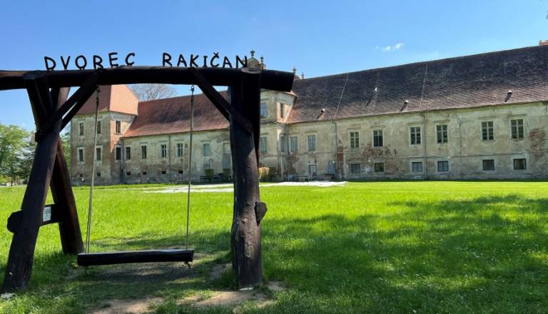 V tožbi zoper Roberta Celca dogovori o možnosti sklenitve poravnave, premoženje ocenjeno na dobrih 400 tisočakov