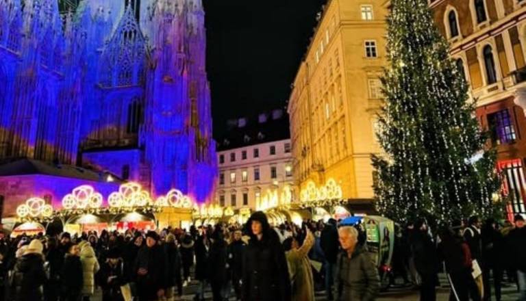 Pri nas včeraj, kdaj pa bodo evropska mesta v bližini prižgala praznične lučke?