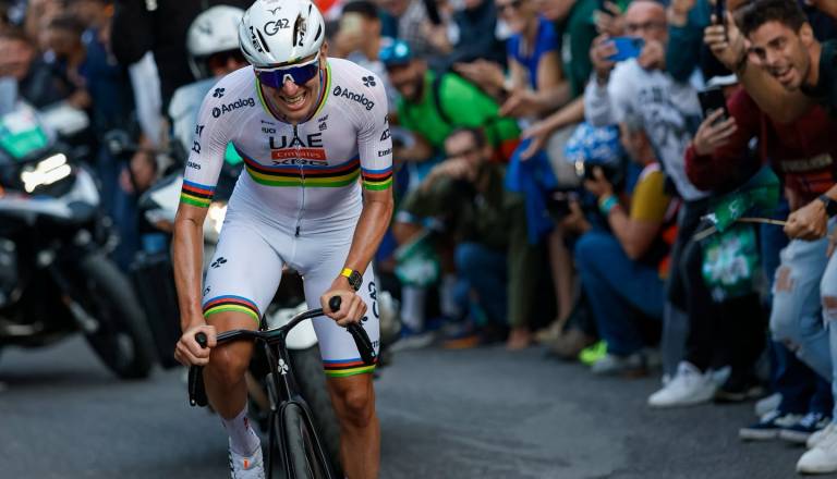 Pogačar pošteno presenetil slovenske turiste na Kanarskih otokih, sledil je njihovemu avtobusu