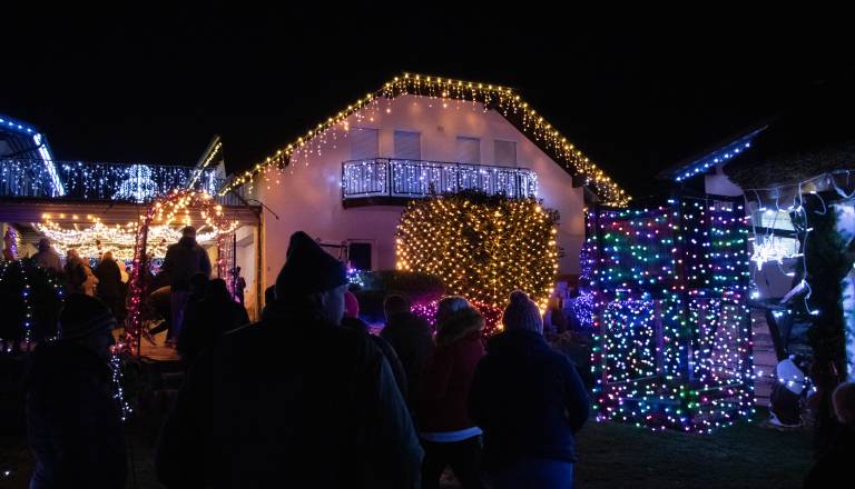 FOTO in VIDEO: Pri družini Jurič iz Žihlave zasijala dežela tisočerih lučk