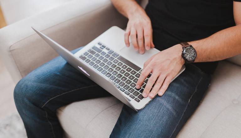 Primer novinarja iz Gorenjske pretresa javnost, našli so posnetke spolnih zlorab otrok