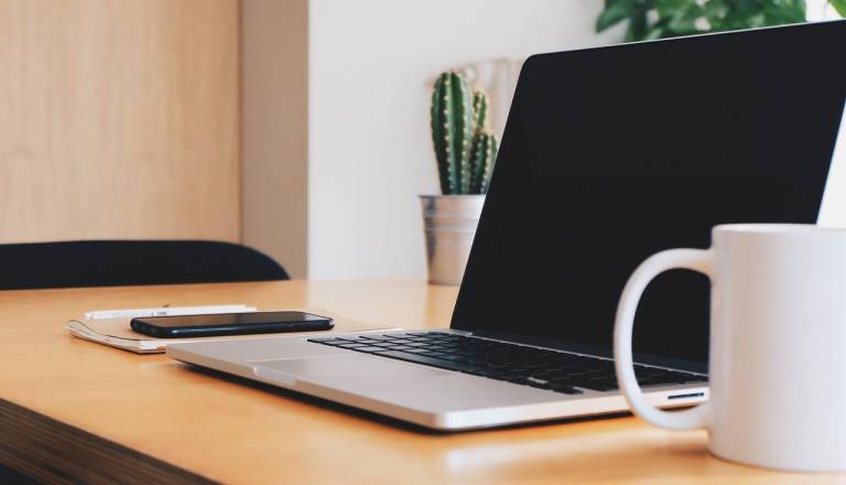 Pri novinarju iz Gorenjske našli posnetke spolnih zlorab otrok, sojenje še poteka