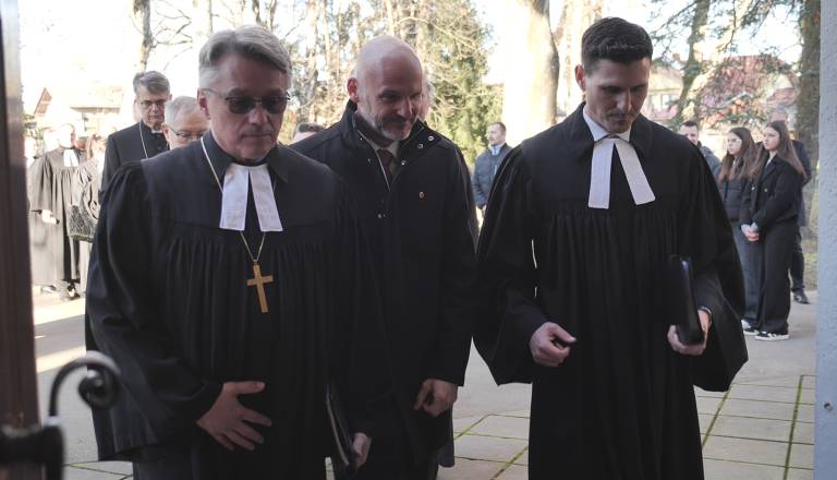 FOTO in VIDEO: V Puconcih slovesna umestitev novega evangeličanskega škofa Aleksandra Ernišo
