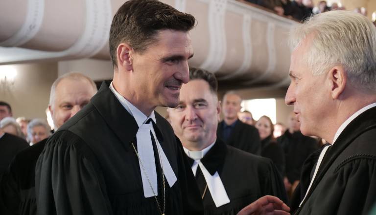 FOTO in VIDEO: V Puconcih slovesno umestili novega evangeličanskega škofa Aleksandra Erniše